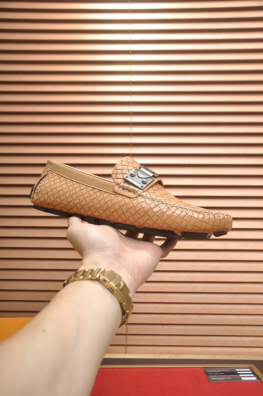 Men's men's shoes💰460💶 [LV Doudou shoes] (water-dyed cowhide lining) new model is on the market, available on the official website. The new Doudou shoes are processed into single-color materials, and the uppers are made of imported woven cowhide material. The body of the shoe is fully hemmed with mark thread, and is lined with imported original cowhide leather. The elegant shoe shape is super suitable for all-matching, and the size is 38-44.